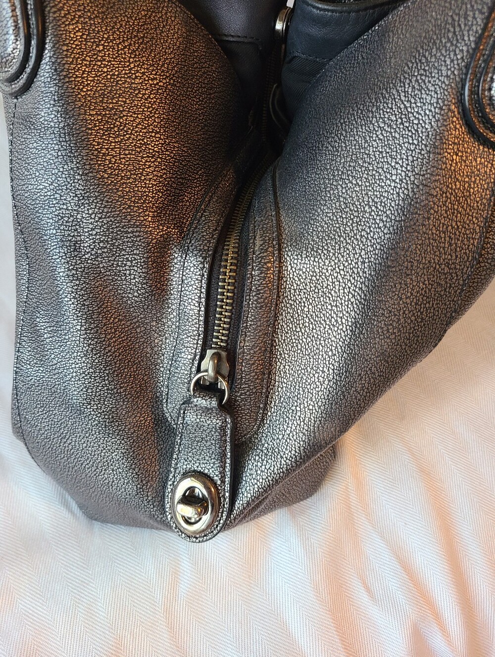 Coach Edie 31 shoulder bag in metallic gunmetal pebbled leather. - Picture 5 of 7